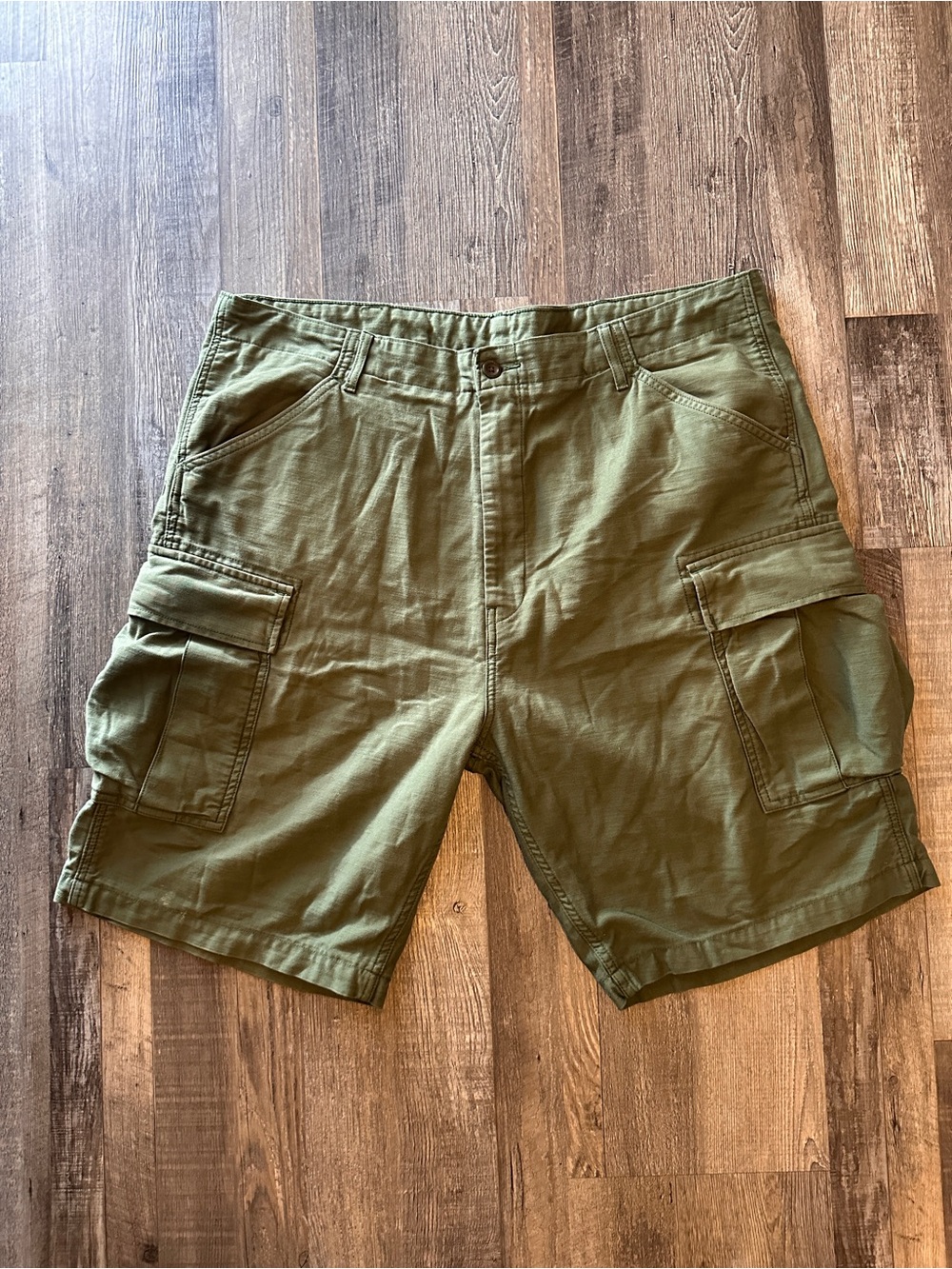 Levi's Baggy Army Green Cargo Shorts